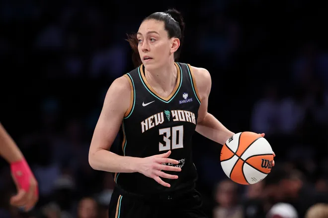 NEW YORK, NEW YORK - AUGUST 28: Breanna Stewart #30 of the New York Liberty dribbles during the second half against the Washington Mystics at Barclays Center on August 28, 2025 in New York City. NOTE TO USER: User expressly acknowledges and agrees that, by downloading and or using this photograph, User is consenting to the terms and conditions of the Getty Images License Agreement. (Photo by Jordan Bank/Getty Images)