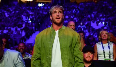 Ex-Steelers RB Le'Veon Bell calls out WWE Superstar Logan Paul
