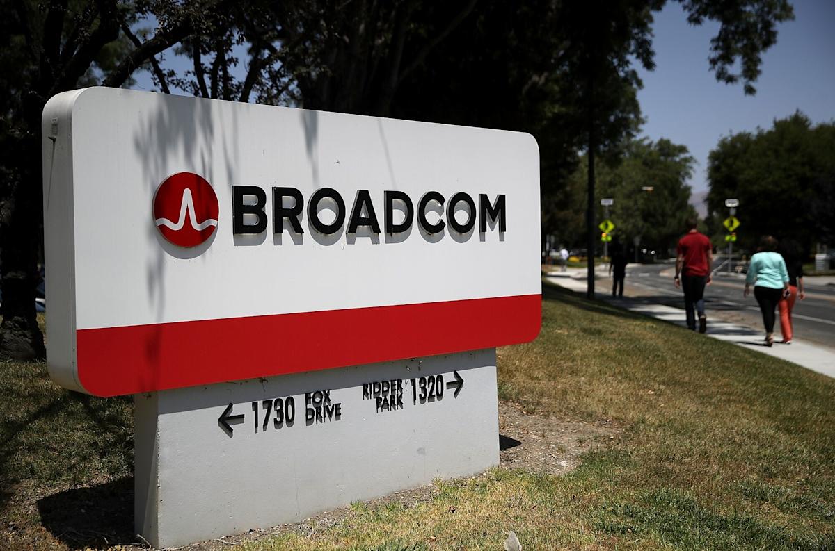 Broadcom CEO Sees AI Chip Sales Topping $100 Billion in 2027