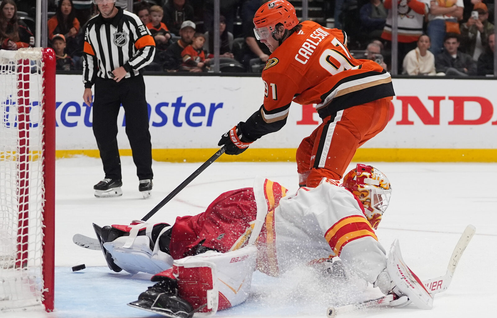 Anaheim Ducks edge Calgary Flames 3-2 in shootout