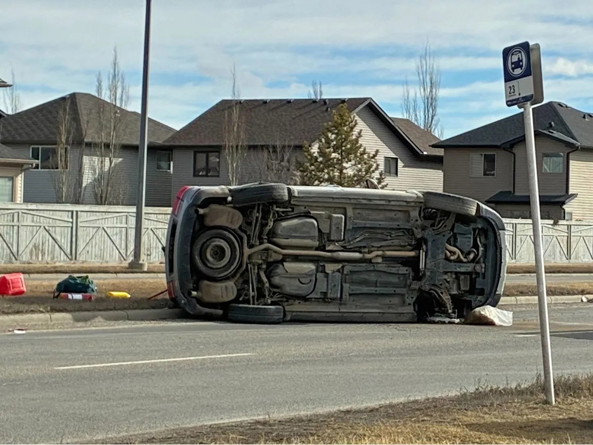 Stolen vehicle rolls after its operators attempt to flee Calgary police