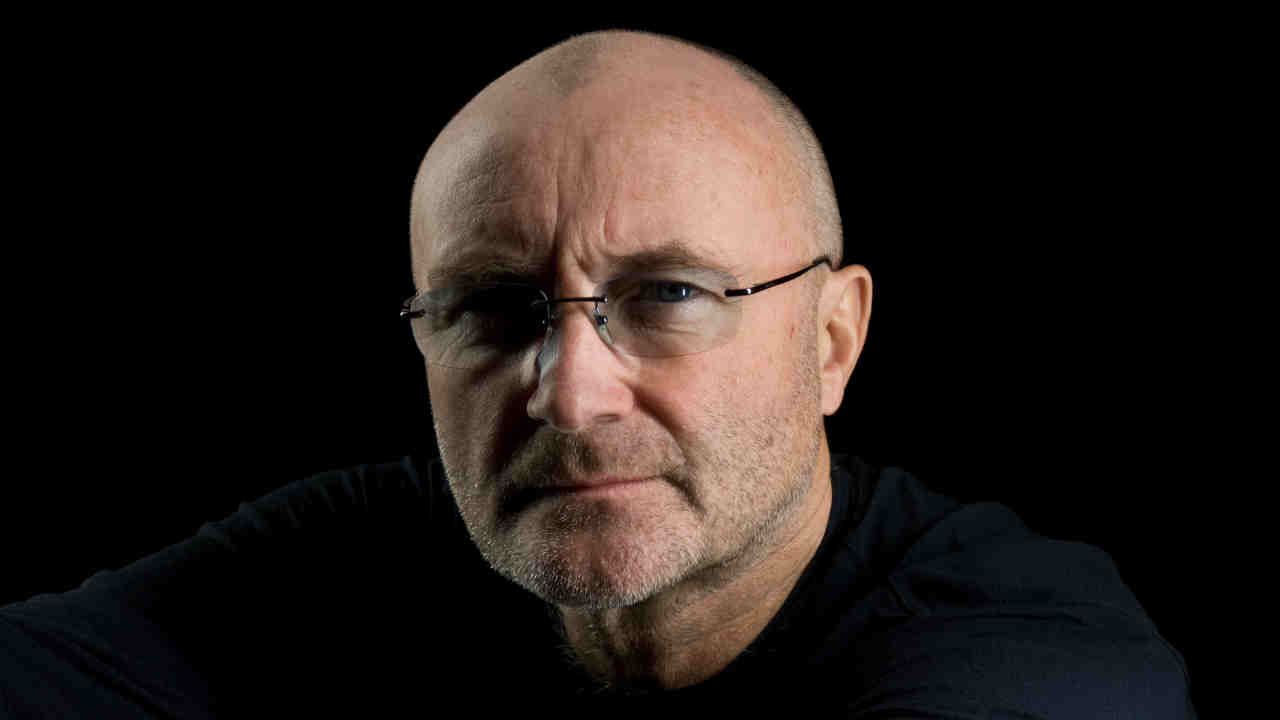 Phil Collins posing for a photograp in 2008