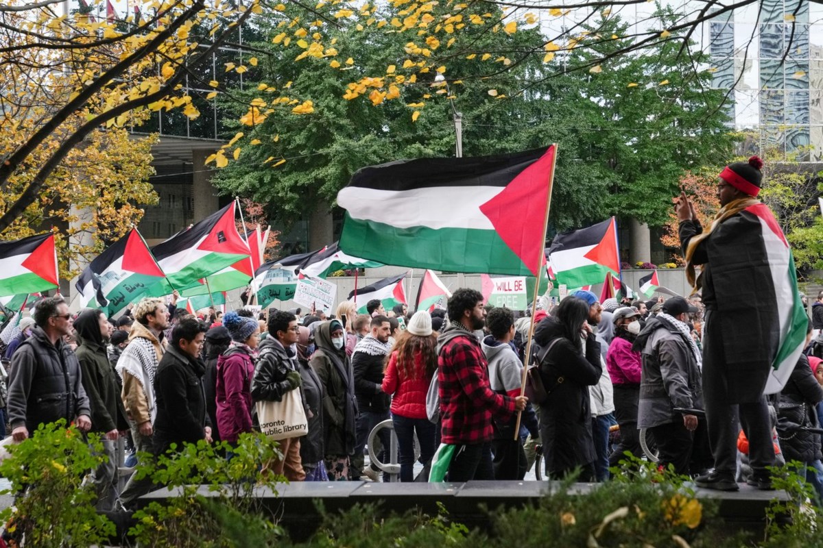 Move by Toronto police to ban protests in residential neighbourhood draws criticism