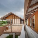 © Witsawarut Kekina Baan SudSaenSuk / BodinChapa Architects - Exterior Photography, Wood, Balcony