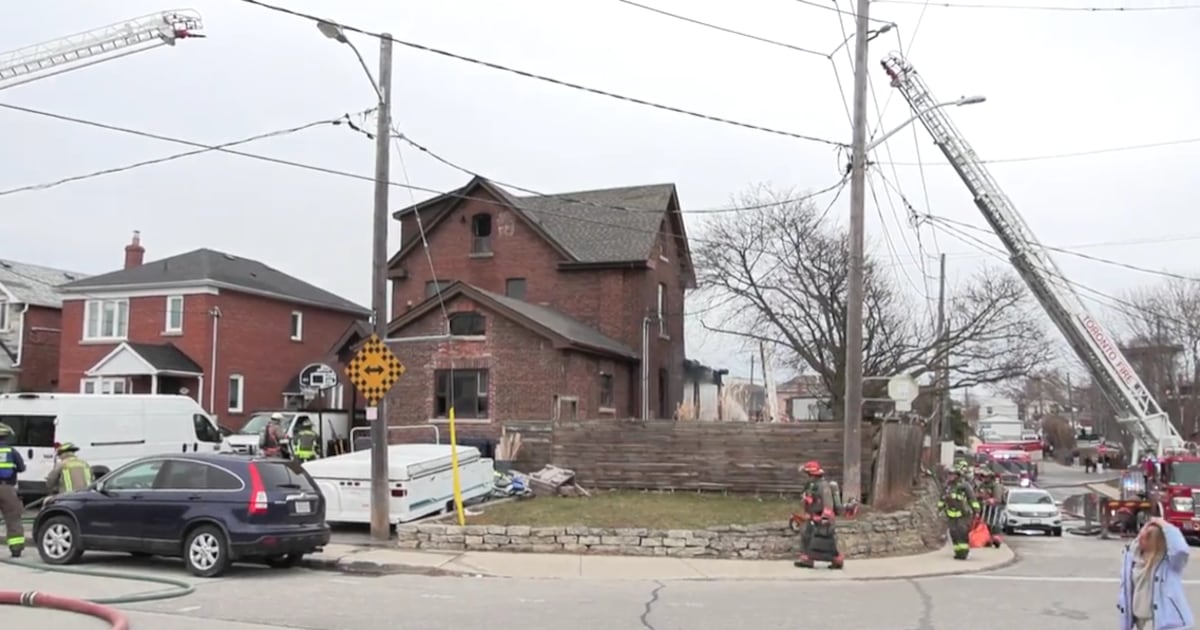 Fire breaks out at house in Toronto’s west end, no one seriously hurt