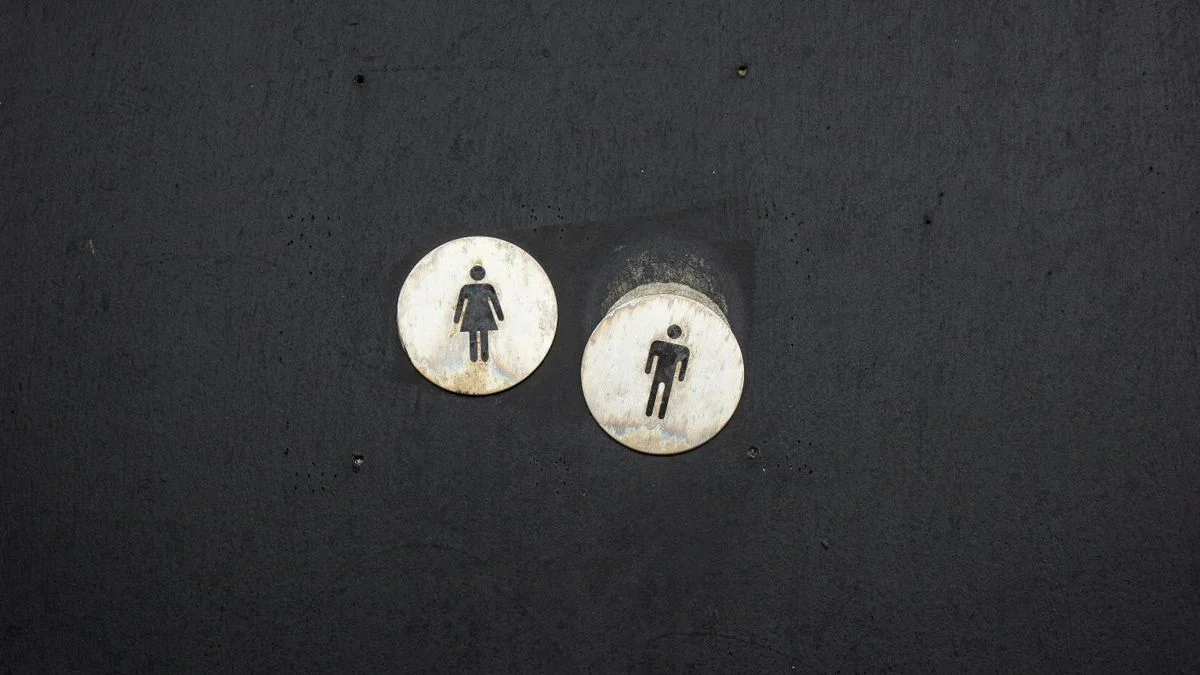 Why women make better asset managers, but worse traders