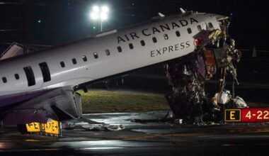 2 Air Canada pilots dead after flight from Montreal crashes at LaGuardia Airport