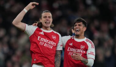 Premier League Roundup: Arsenal nets late goals to stay atop England