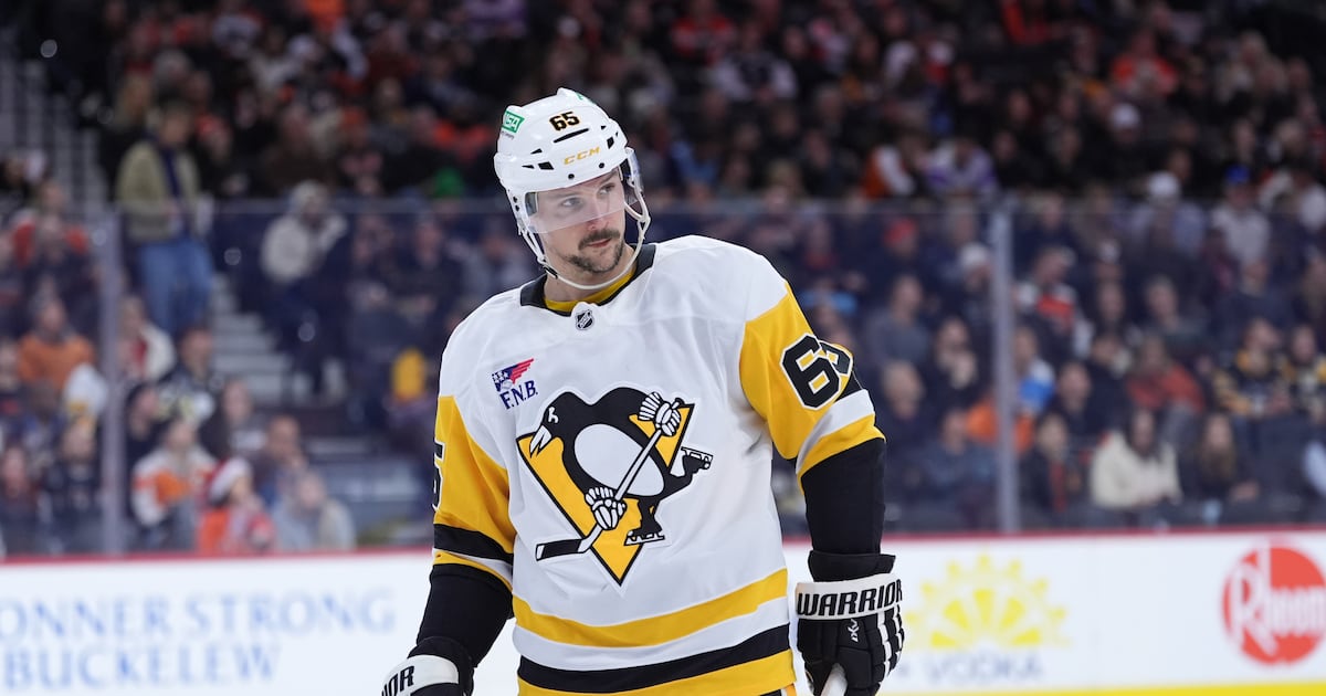 Penguins GM Kyle Dubas has no plans to trade Erik Karlsson this summer