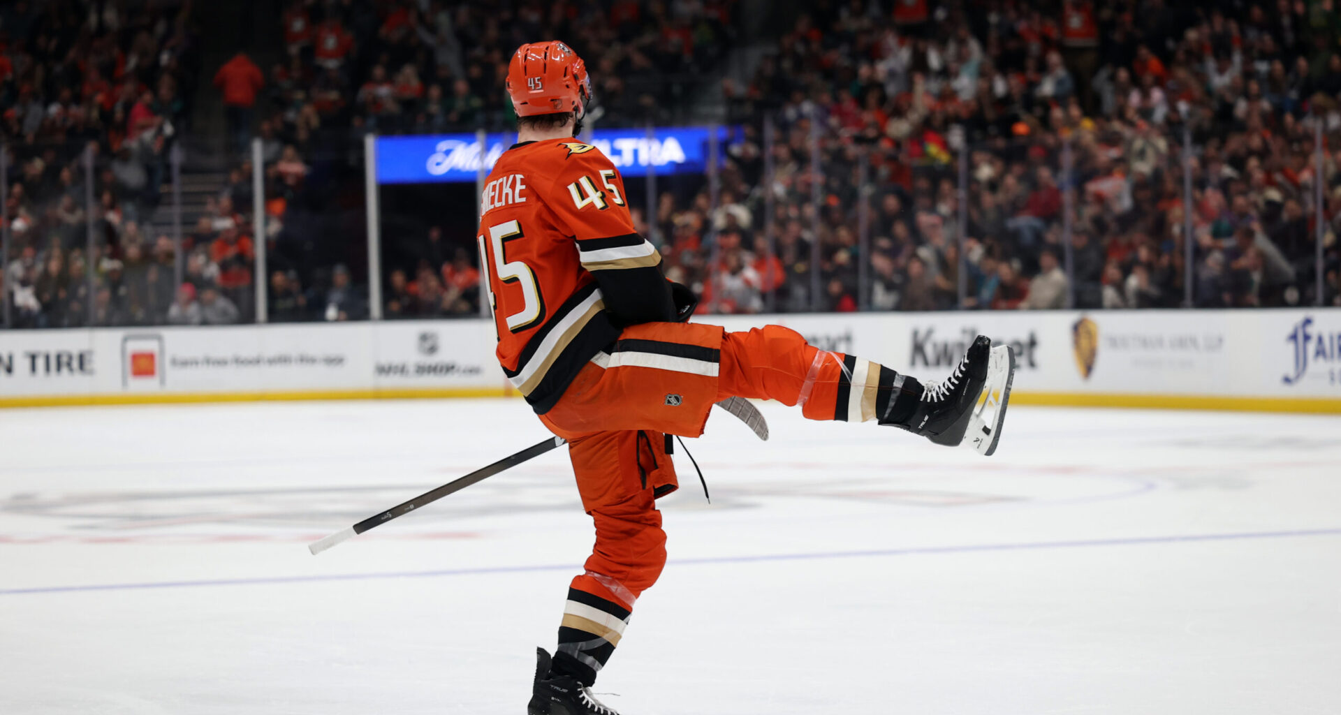 Sennecke, Trading Makar?!, Point, Chychrun, Theodore, Bratt, Krebs & More – DobberHockey