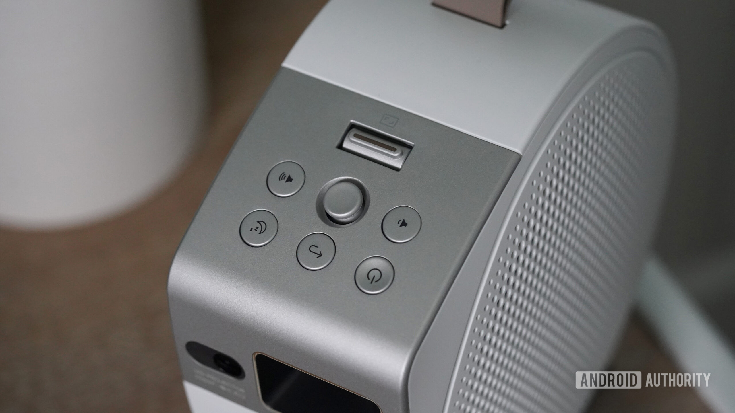 BenQ GV 32 keypad The BenQ GV32 features a basic built-in remote.