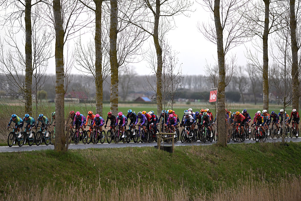 The peloton races a wind-swept Ronde van Brugge 2026