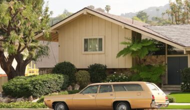 'Brady Bunch' house, used in exterior shots for the popular sitcom, gets LA landmark status - CTV News