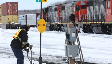 CHVN brings BBQ lunch boost to busy rail workers in Winnipeg