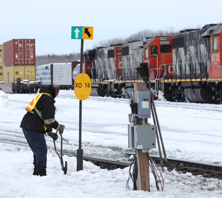 CHVN brings BBQ lunch boost to busy rail workers in Winnipeg