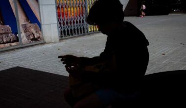 Almost 40% of Canadian youth blow past recommended screen time: data - National