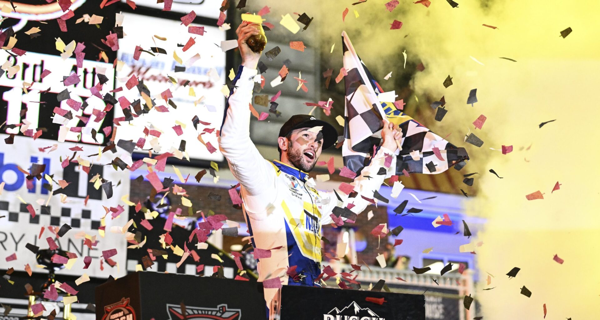 Elliott beats Hamlin at Martinsville for 1st NASCAR win of season
