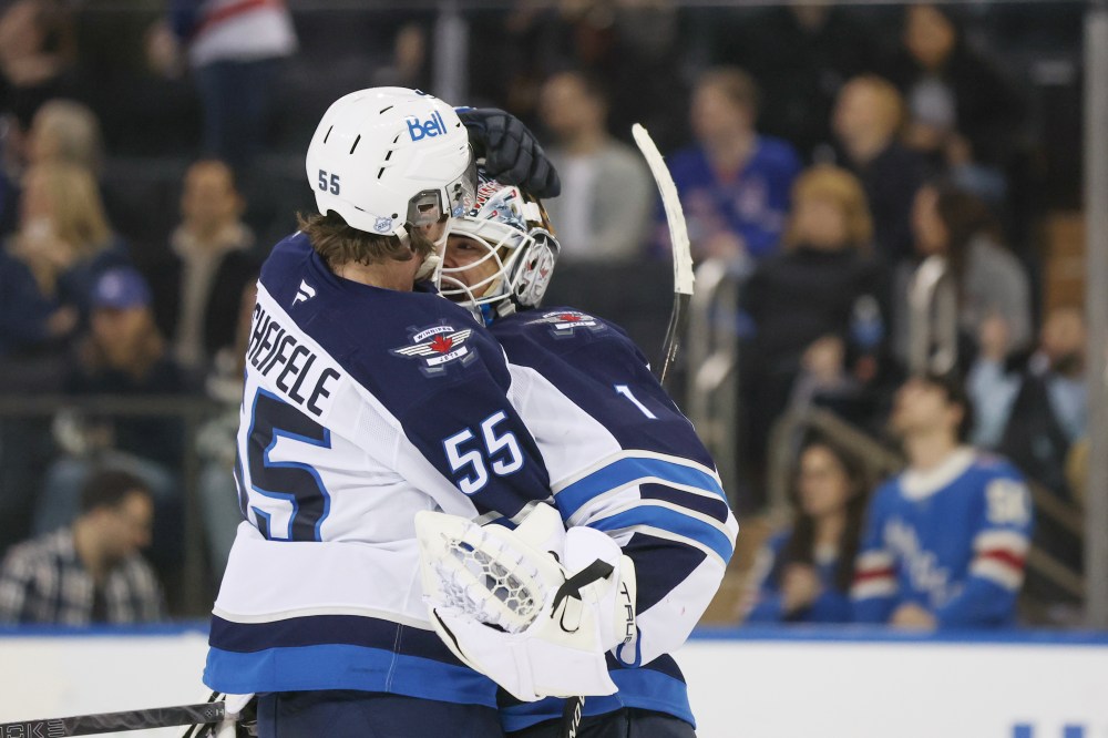 HEATHER KHALIFA / THE ASSOCIATED PRESS
Goalie Eric Comrie (1) and centre Mark Scheifele (55) celebrate after the Jets’ win Sunday.