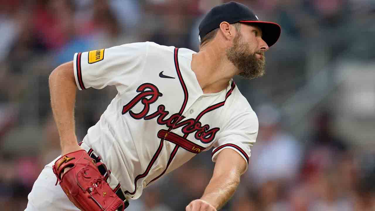 MLB Roundup: Chris Sale pitches Braves past Royals