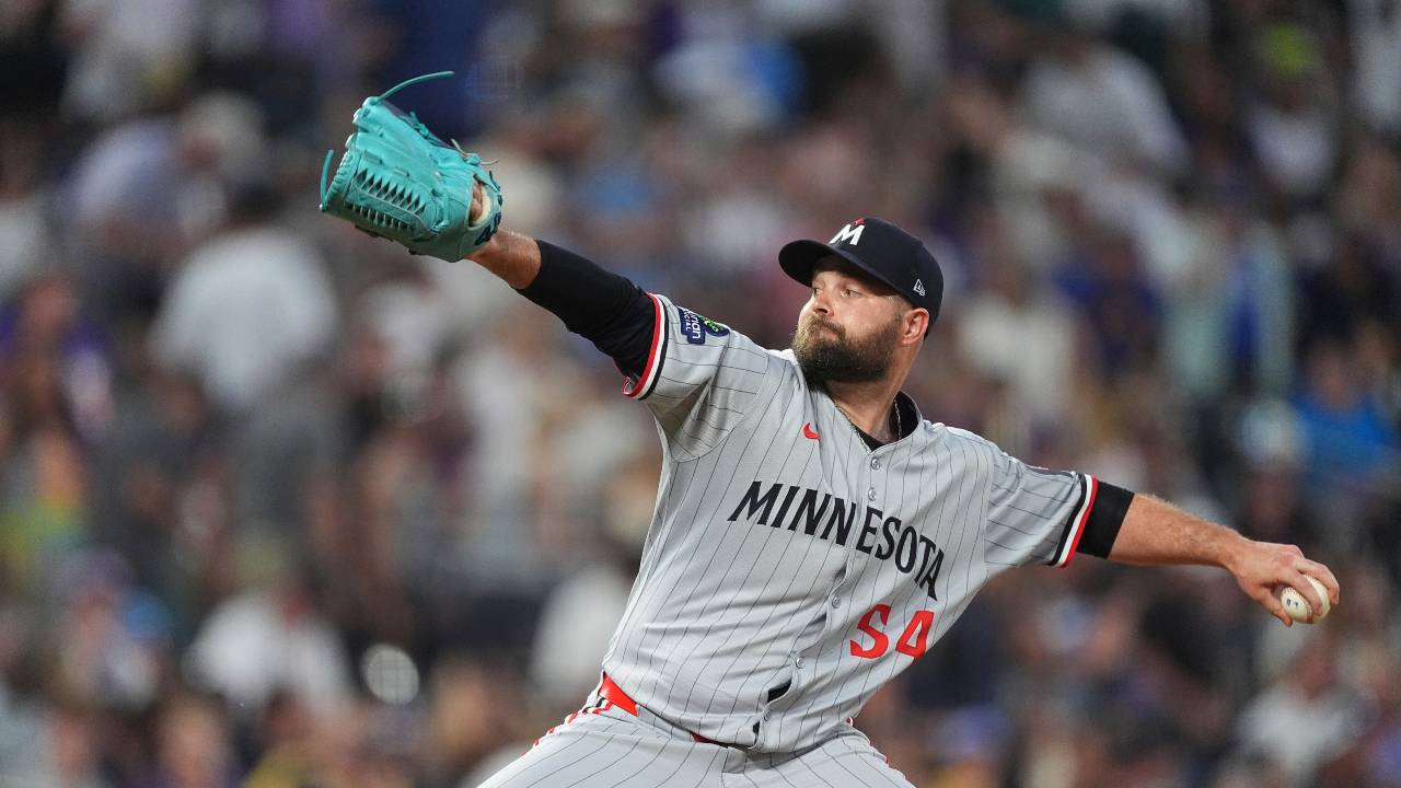 Red Sox sign LHP Danny Coulombe to one-year deal