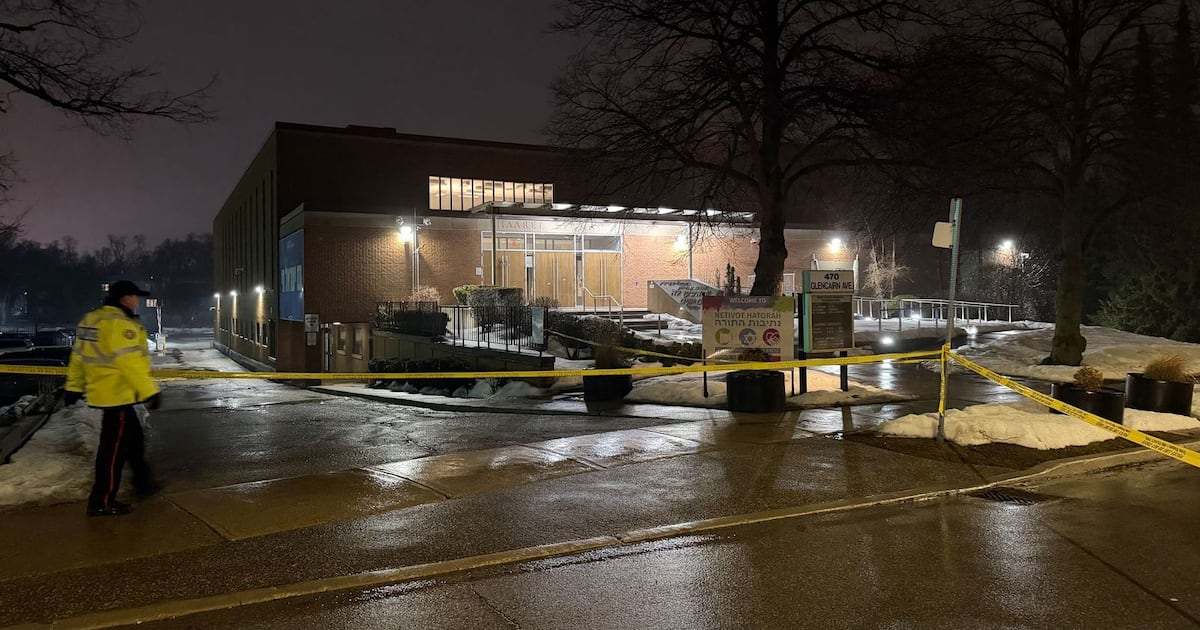 Police investigate gunfire near Bathurst and Glencairn