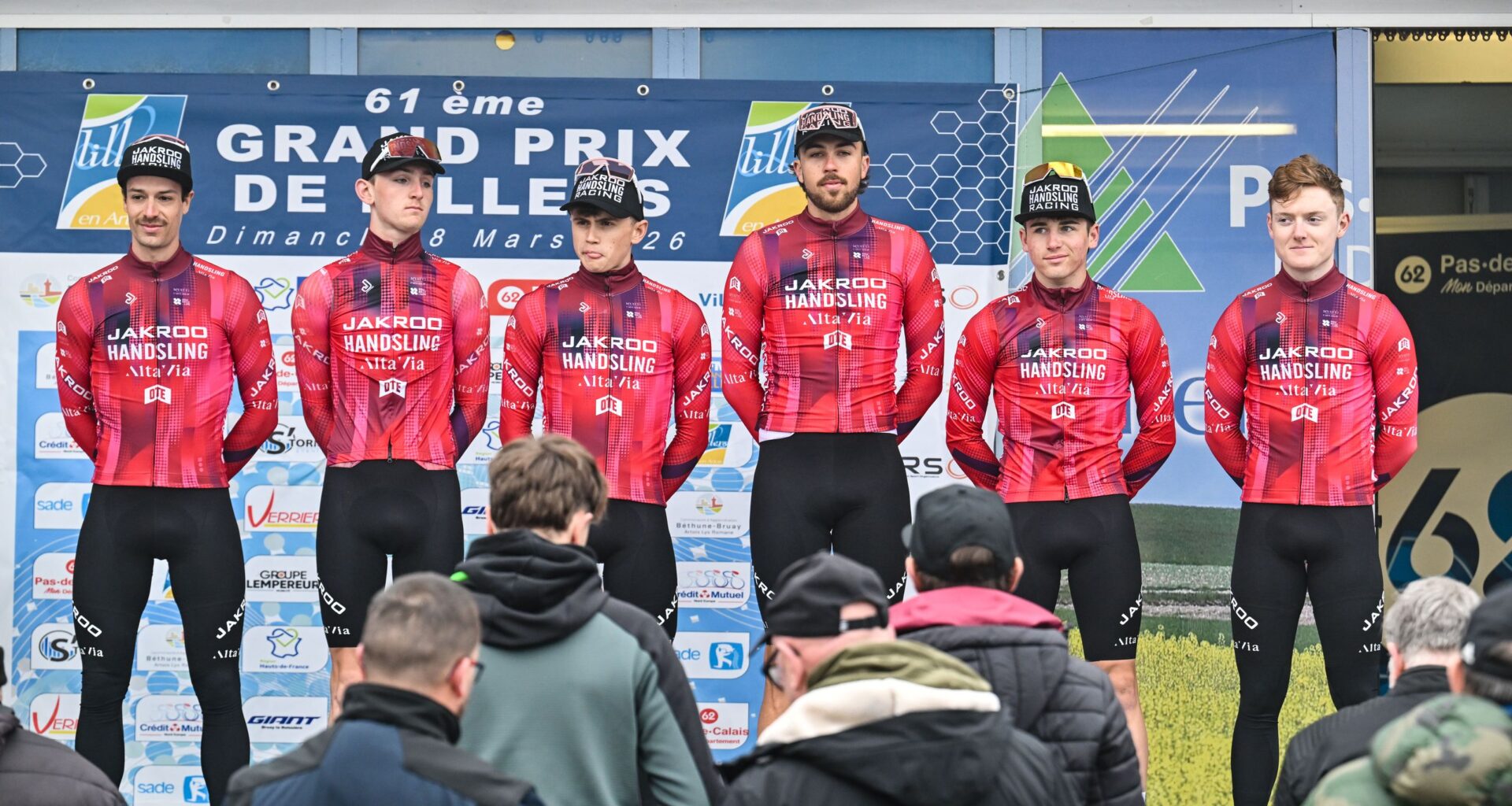 'Violent robbery' caught on camera as British team's race bikes ripped from locked roof rack in broad daylight