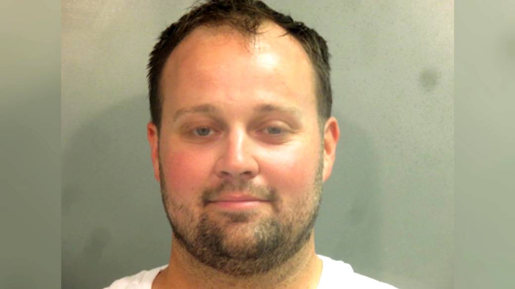 Click to play video: 'Josh Duggar pleads not guilty to receiving, possessing child porn'