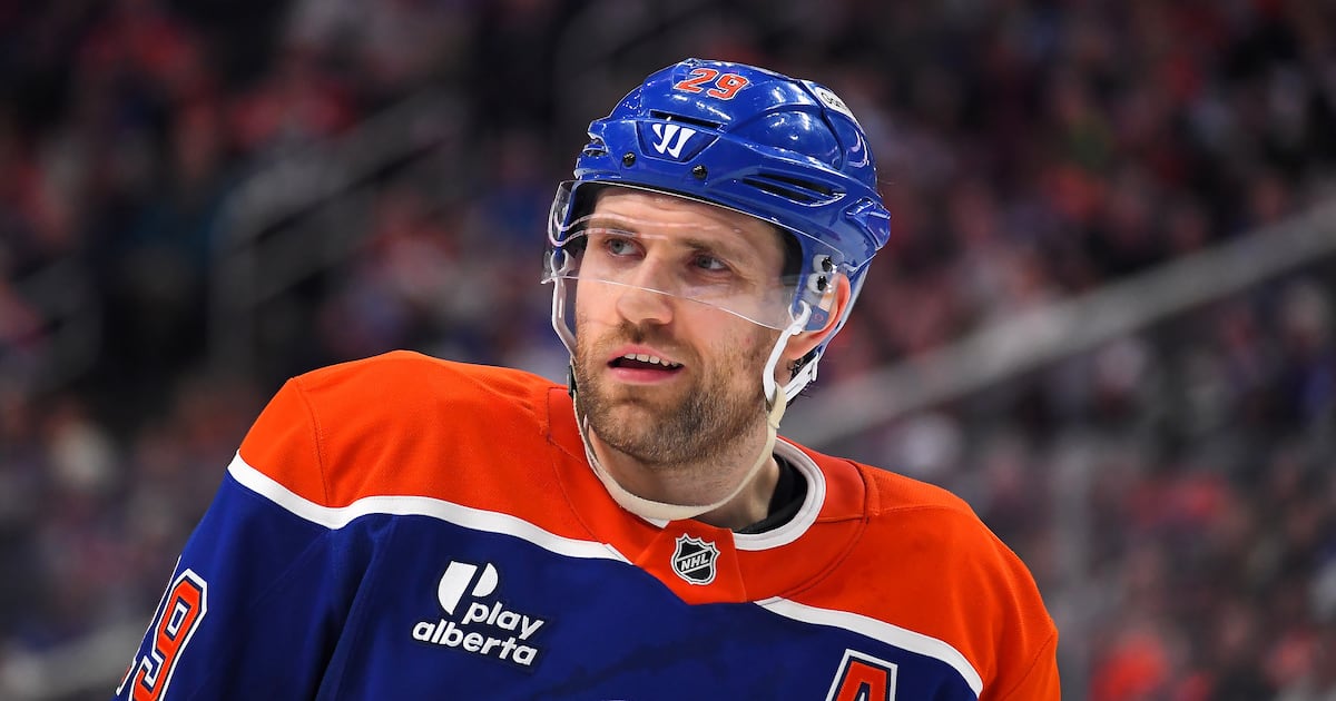 Edmonton Oilers star Leon Draisaitl exits vs. Nashville Predators with apparent injury