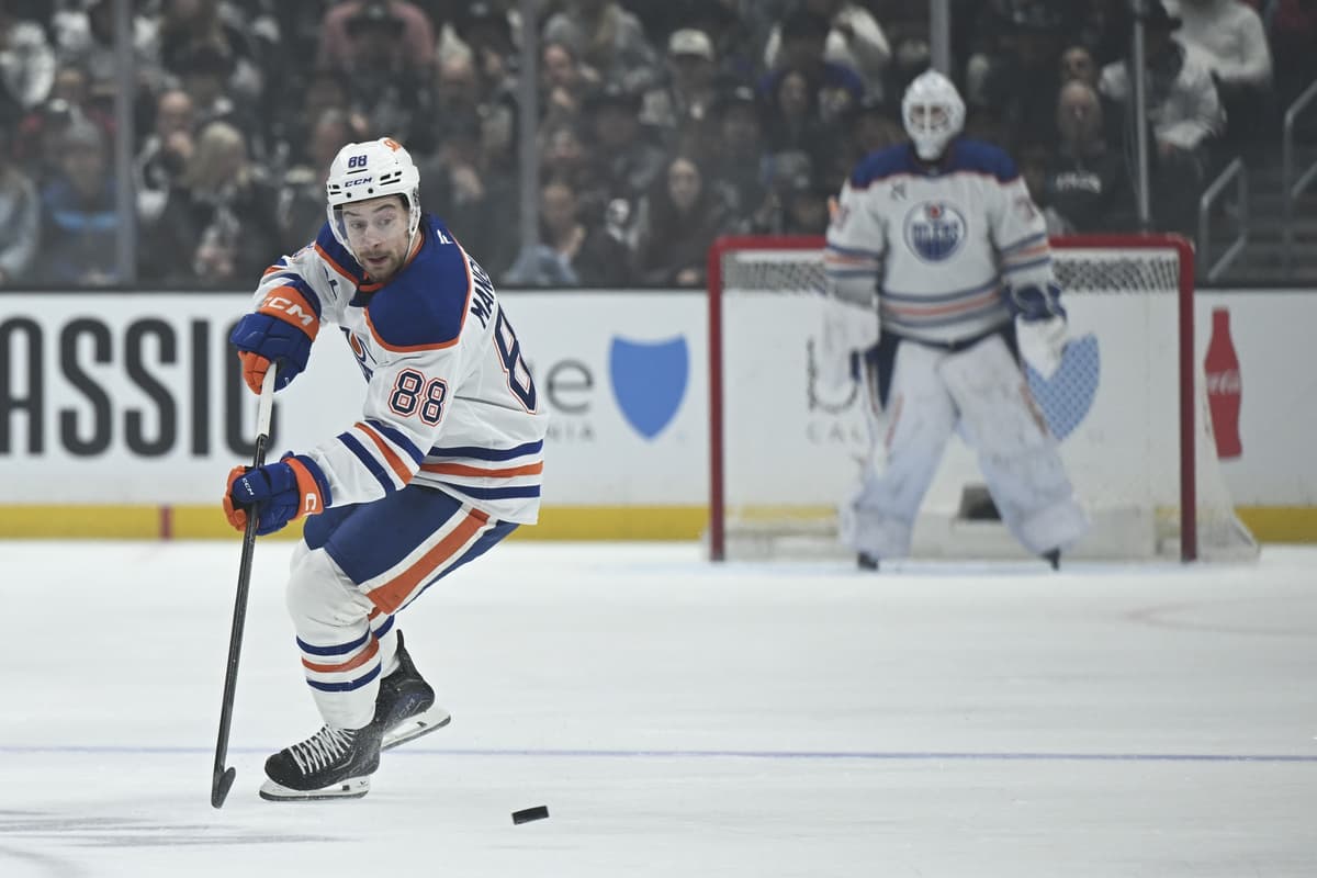 Oilers place Andrew Mangiapane, Alec Regula on NHL waivers