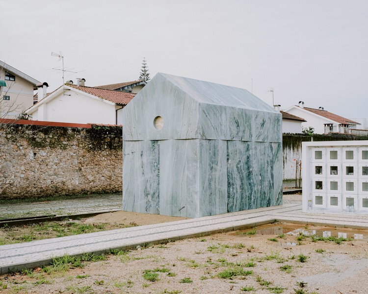 Family Tomb in Coimbra / Comoco Arquitectos - Exterior Photography, Concrete