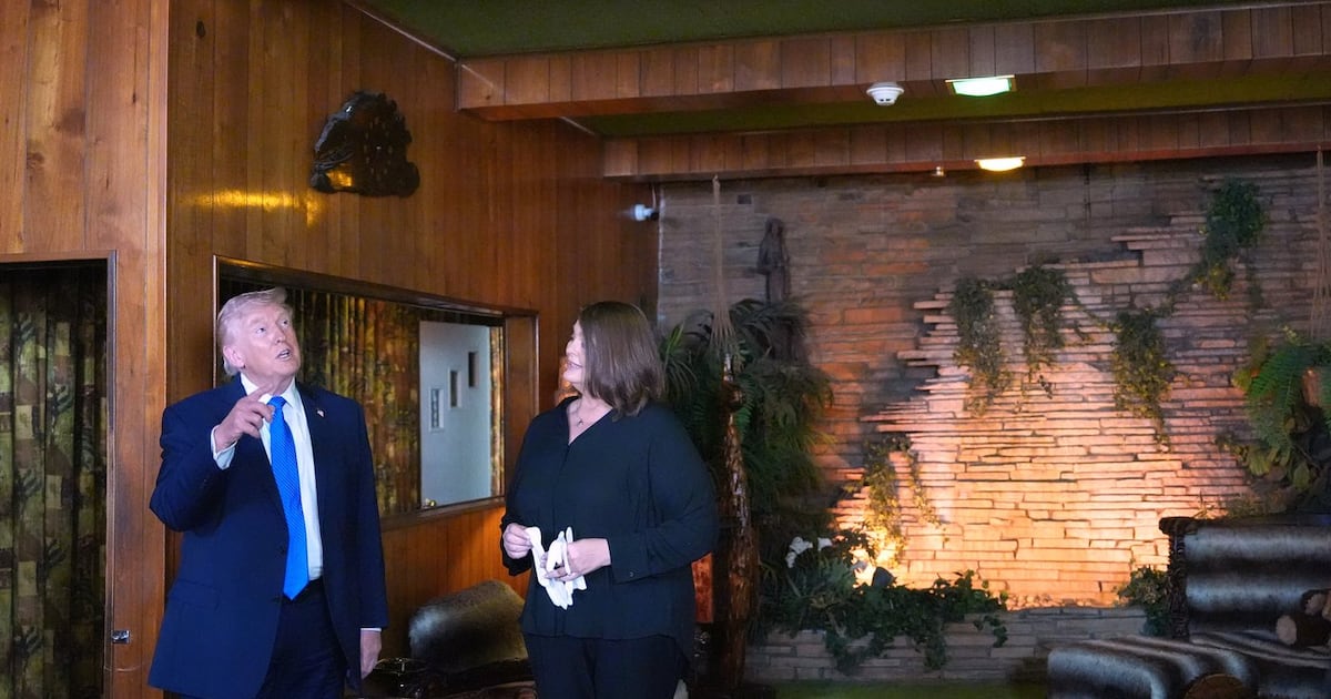 Trump makes a detour to Elvis Presley's Graceland in Memphis during Iran war and airport turmoil - CTV News