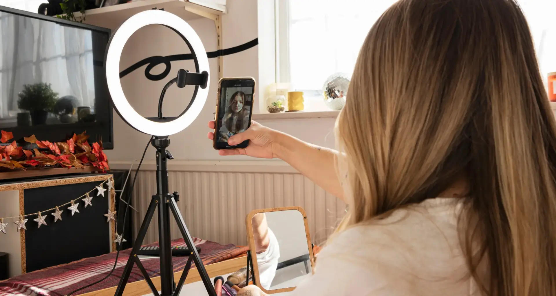 Facebook is offering creators money to post, here’s how Canadians can apply