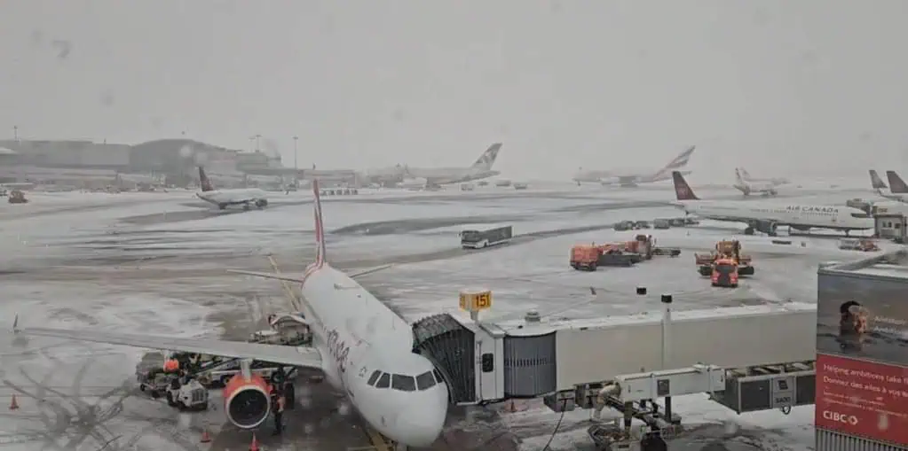 snow causes flight delays at toronto pearson airport mississauga.