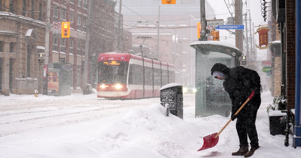 Toronto moves ahead with developing paid sidewalk shovelling program