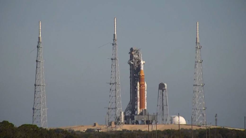 Click to play video: 'Artemis II delayed: What’s grounding NASA’s next moon mission?'