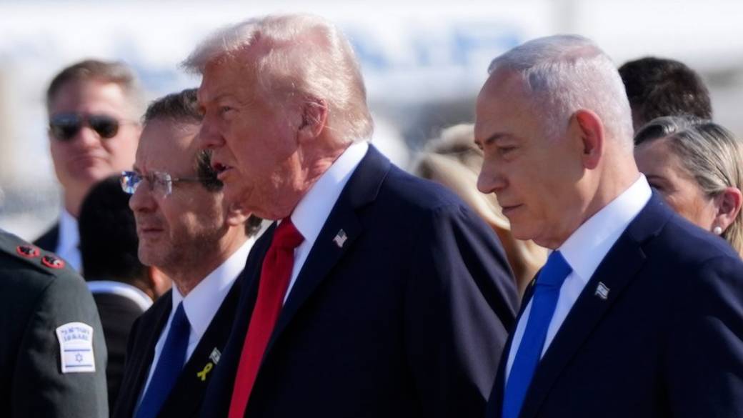 Click to play video: 'Trump extends Iran deadline as Israel vows to intensify attack'