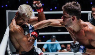 George Jarvis Sinsamut Klinmee ONE FigGeorge Jarvis cracks Sinsamut Klinmee with a punchht Night 41 13