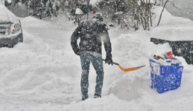 Toronto mayor pitches plan to pay residents to shovel after major snowstorms