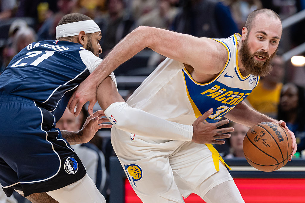 INDIANAPOLIS, INDIANA - FEBRUARY 22: Jay Huff #32 of the Indiana Pacers dribbles against Daniel Gafford #21 of the Dallas Mavericks at Gainbridge Fieldhouse on February 22, 2026 in Indianapolis, Indiana. NOTE TO USER: User expressly acknowledges and agrees that, by downloading and or using this photograph, User is consenting to the terms and conditions of the Getty Images License Agreement. (Photo by Michael Hickey/Getty Images)