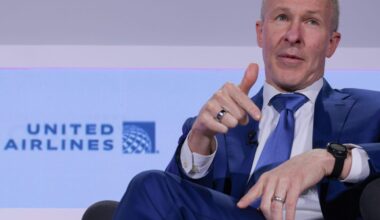 United Airlines plans for oil hitting $175 a barrel and staying above $100 next year