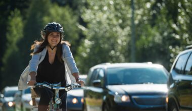 More Canadians turn to bikes as gas prices surge amid Middle East conflict