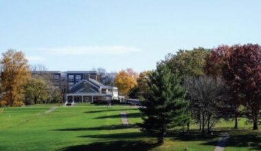 Council questions golf course subsides