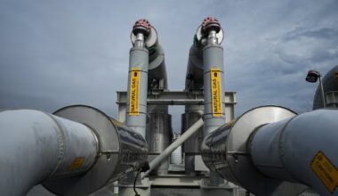 LNG Canada, Coastal GasLink sign pipeline deal, bringing projects closer to reality - CTV News