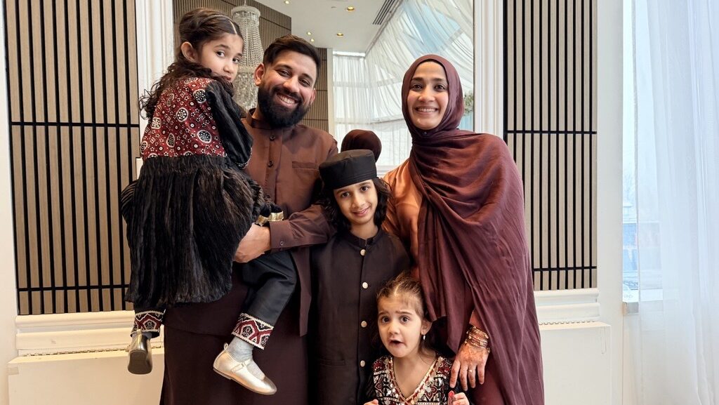 Montrealers gather to celebrate end of Ramadan