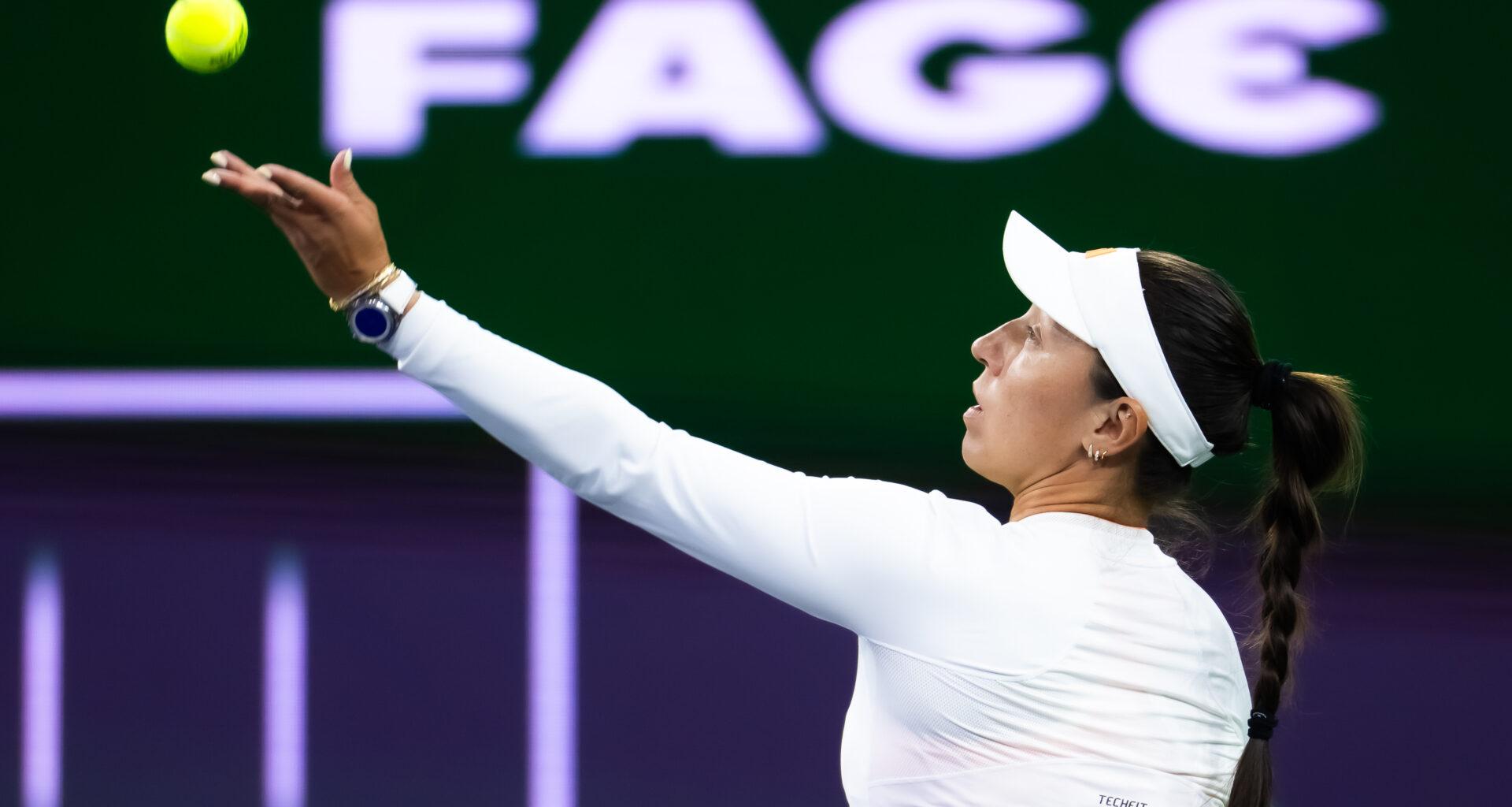 Pegula extends winning streak with comeback win over Vekic