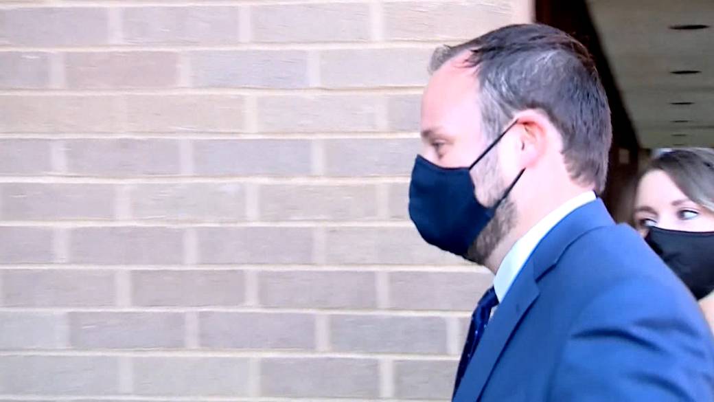 Click to play video: 'Former reality TV star Josh Duggar arrives as child pornography trial begins'