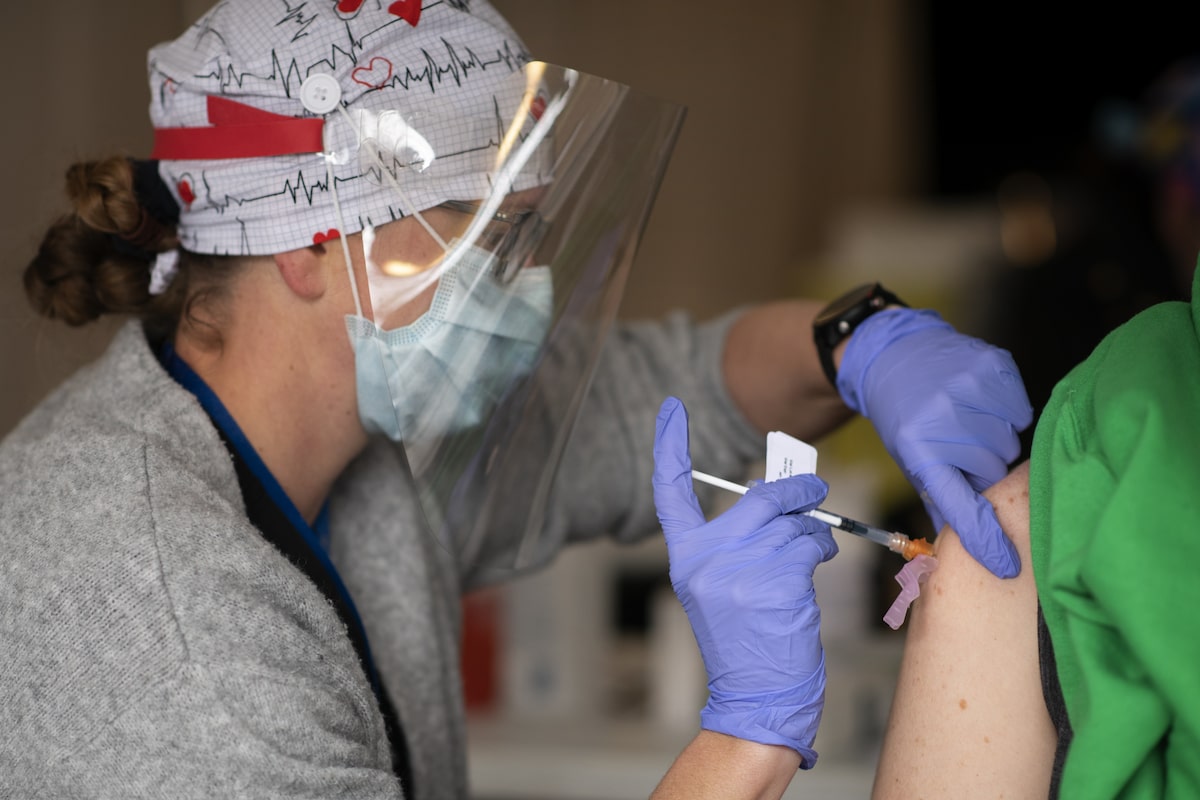 Ottawa says provinces should pay for nurse practitioners, gives one-year grace before penalties