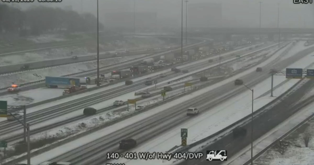 Jackknifed truck blocks 401 express lanes