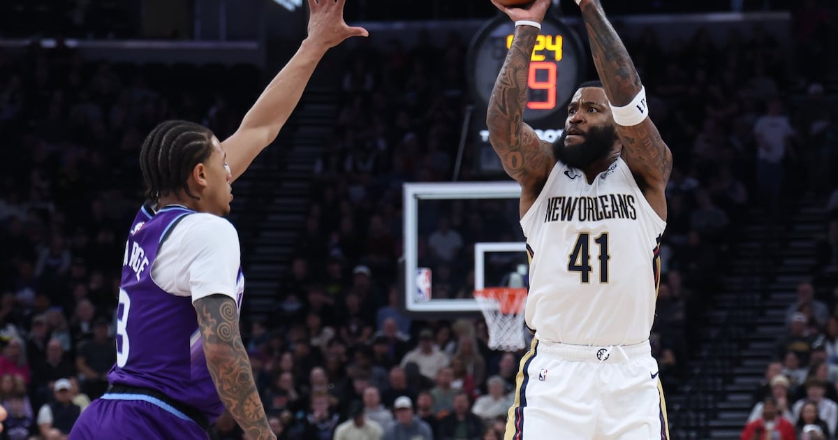 New Orleans Pelicans beat Utah Jazz for fourth straight win after Williamson leaves game with ankle injury