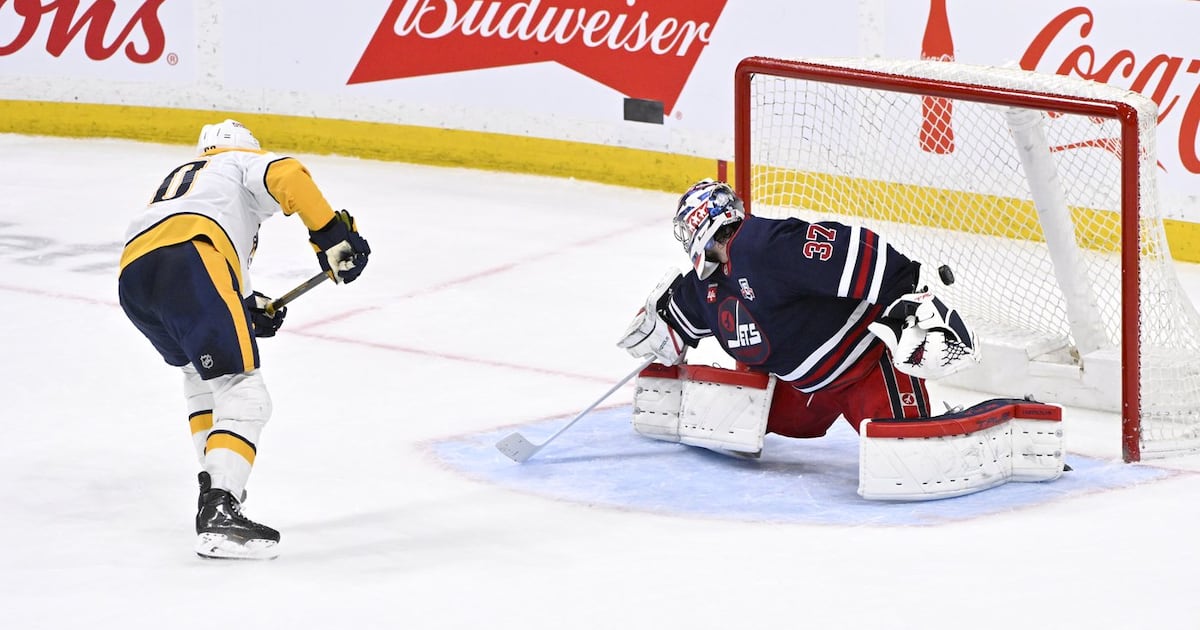 Winnipeg Jets forced lone referee to work overtime in Predators loss